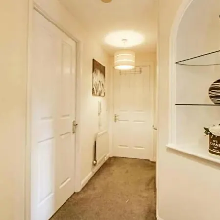 The Wickets - 2 Bedroom Overlooking Cricket Club *