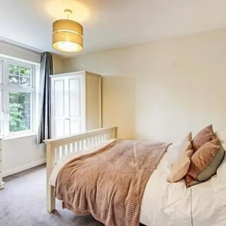 The Wickets - 2 Bedroom Overlooking Cricket Club Apartament *