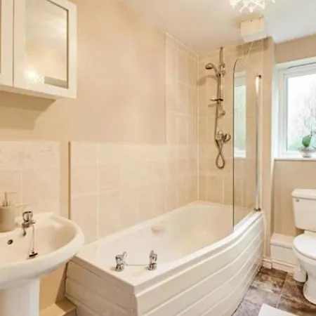 The Wickets - 2 Bedroom Overlooking Cricket Club Lejlighed