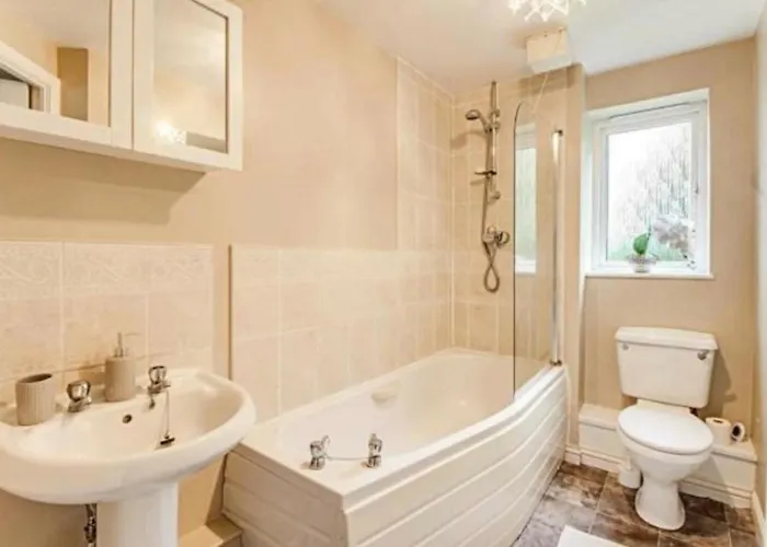 The Wickets - 2 Bedroom Overlooking Cricket Club Appartement